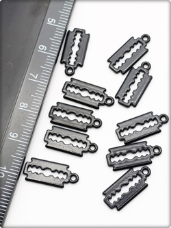 Подвески для рукоделия "Лезвия чёрные".