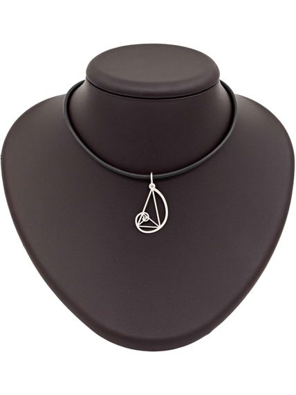 Фото подвески золотое сечение без контура из серебра, на постаменте.