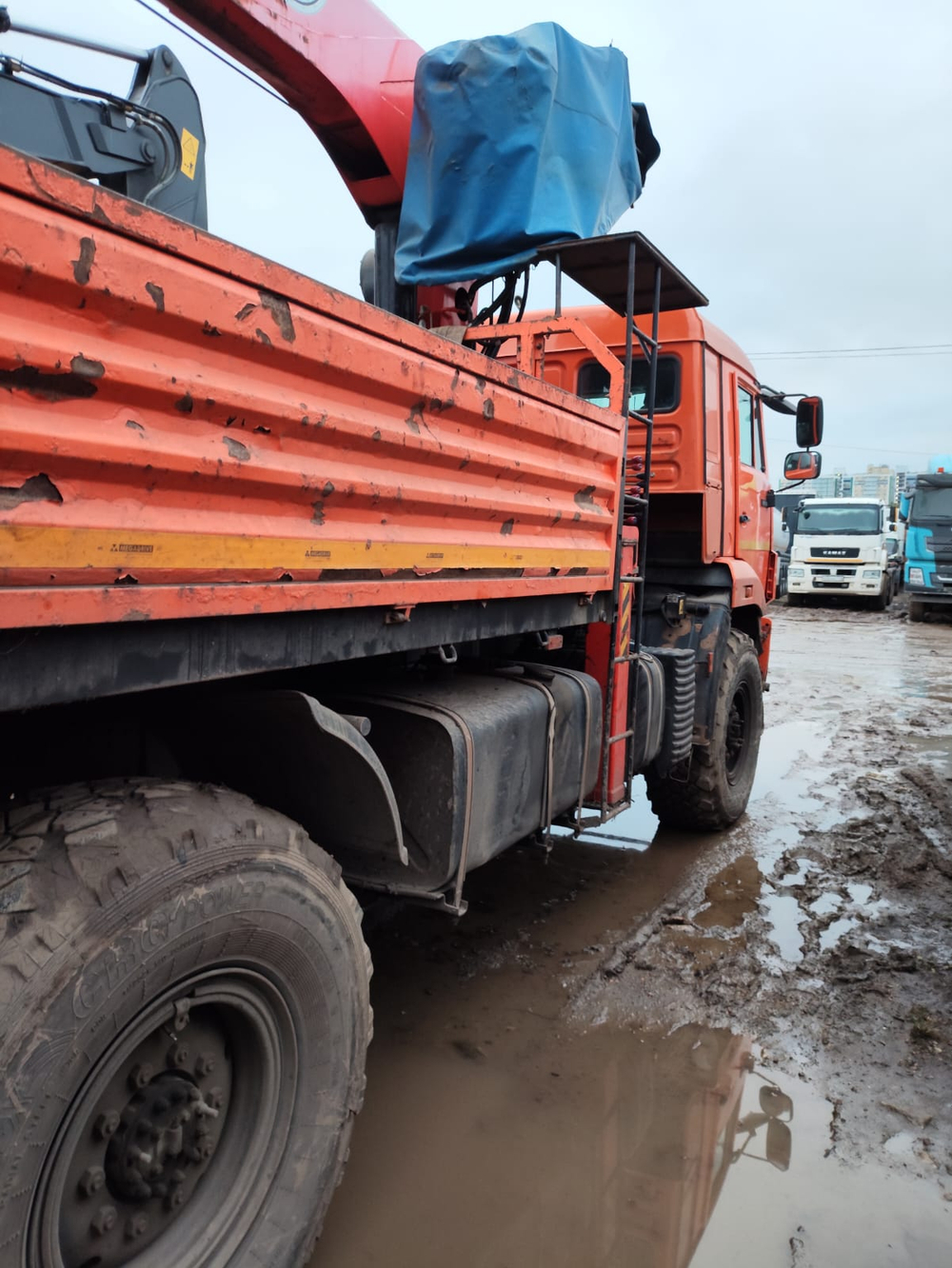 КамАЗ 43118 6x6 Бортовой с КМУ 41K00G-LA (Дизельный, 11,8 л, 300 л.с., МТ)