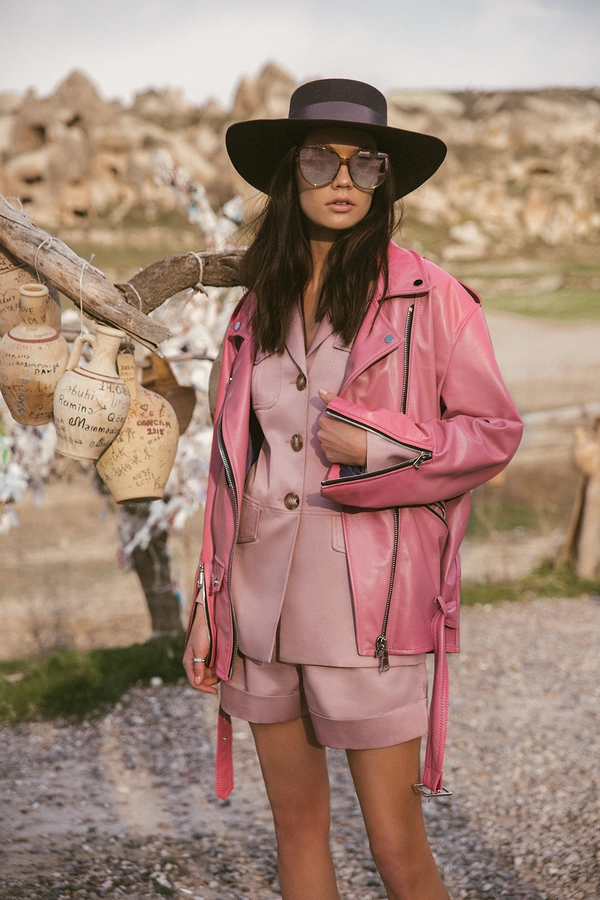 Косуха пудровая oversize мягкая кожа