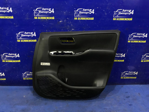 Обшивка двери TOYOTA NOAH 2014-2021