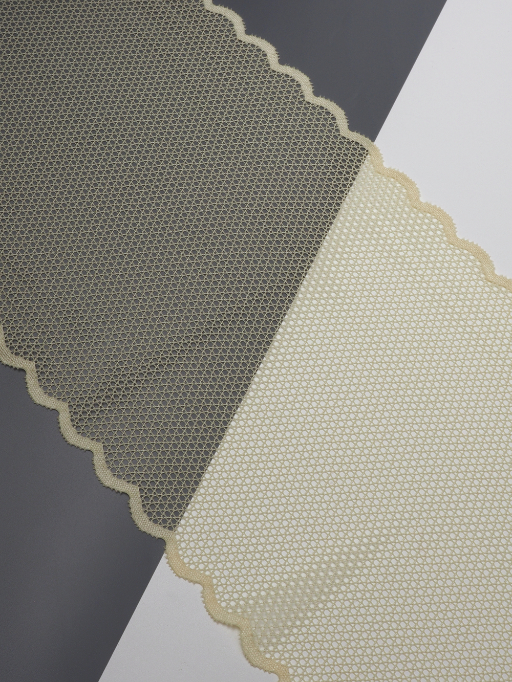 Эластичное кружево сливочное масло крупная ячейка ширина 20 см