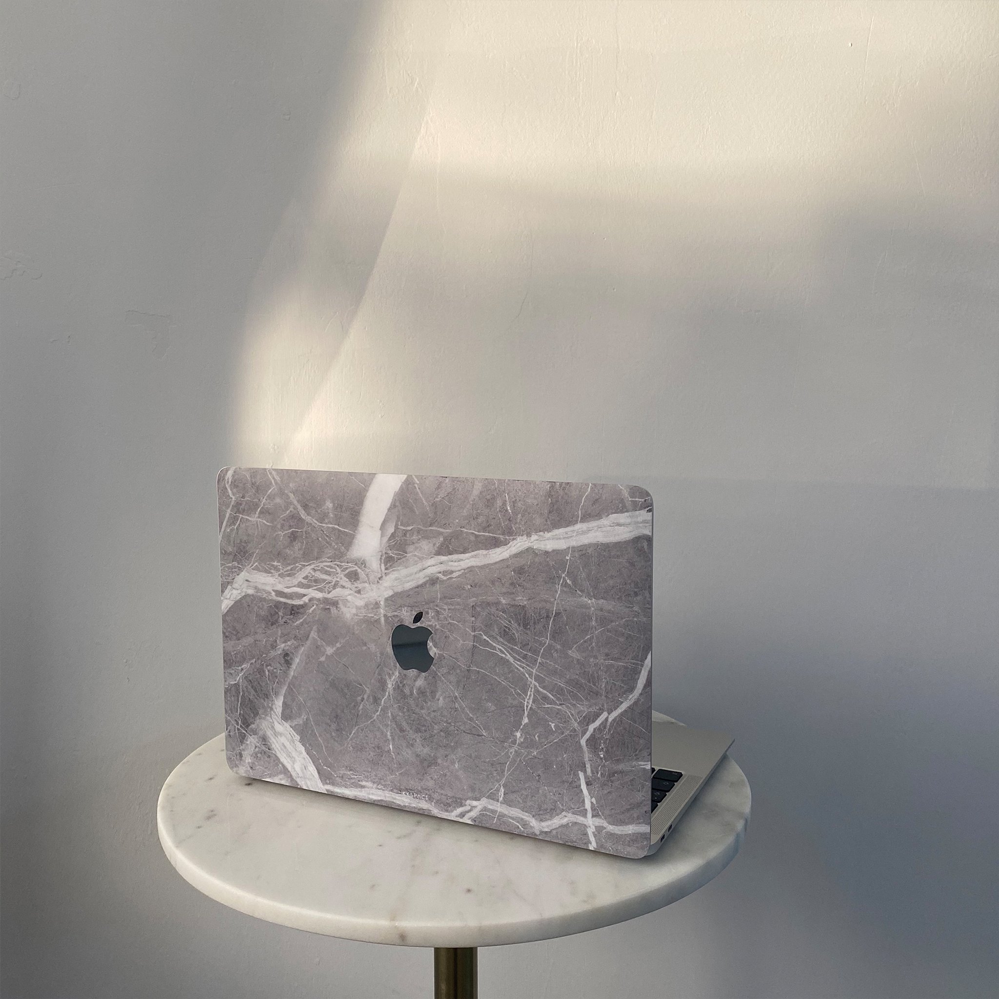 Виниловая наклейка HELIUM для MacBook