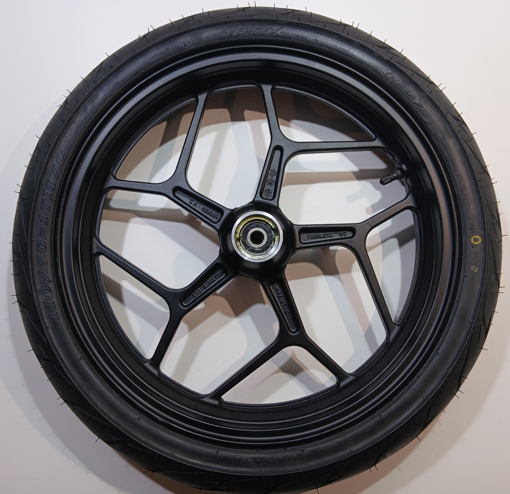 Колесо переднее в сборе 110/70-17 под ось Ф15мм мотоцикл Motoland 300 DF BIG BORE