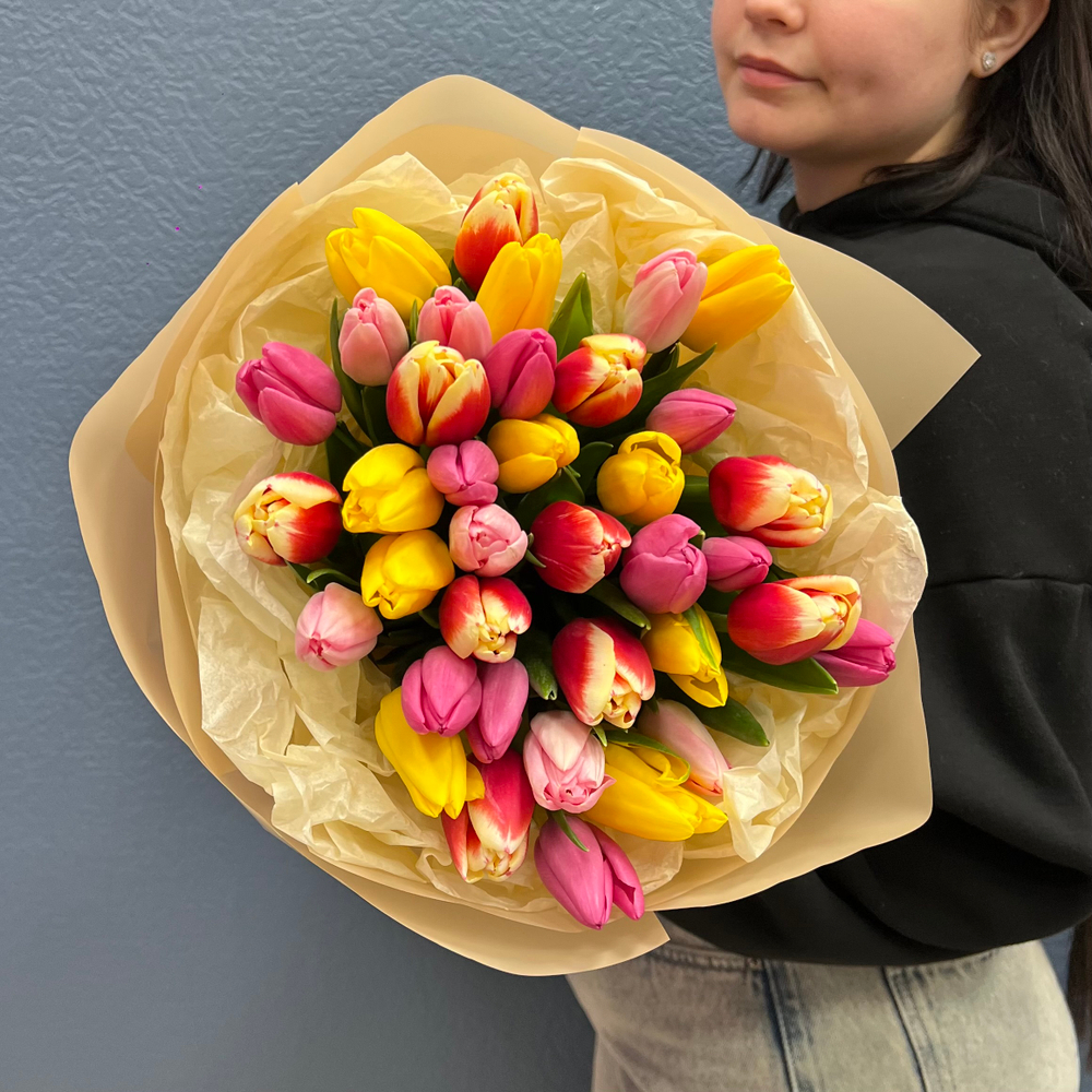 Букет свежих тюльпанов микс