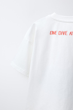 ZARA ФУТБОЛКА С ПРИНТОМ «АКУЛА», БЕЛЫЙ