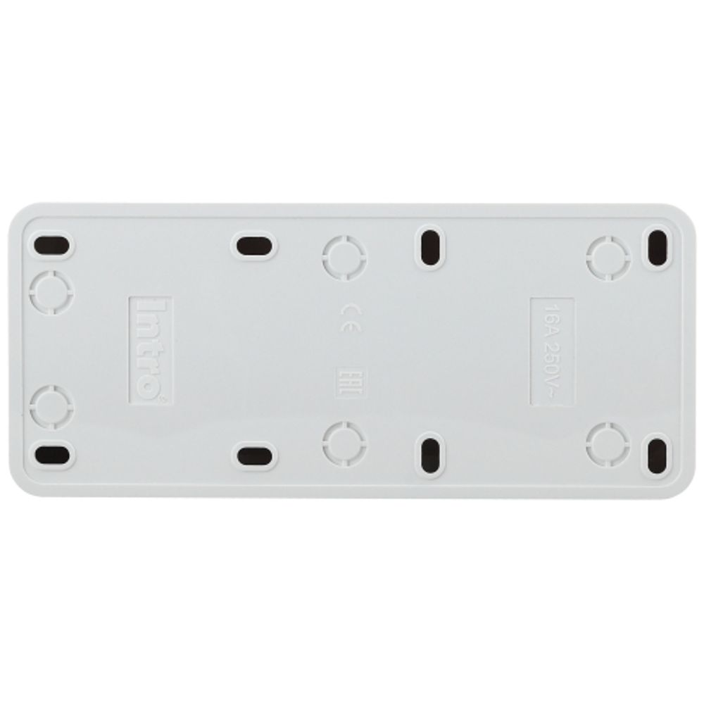Розетка Intro Quadro 2-206-01 с заземлением трехместная 3х2P+E, 16А-250В, IP20, ОУ, белый