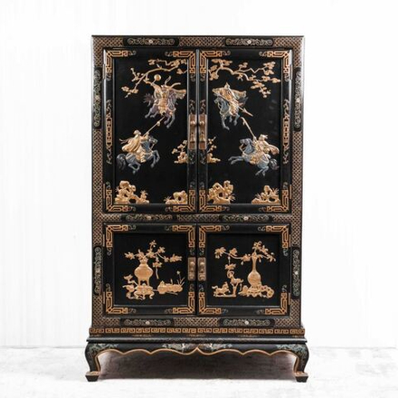 Кабинетный шкаф с воинами