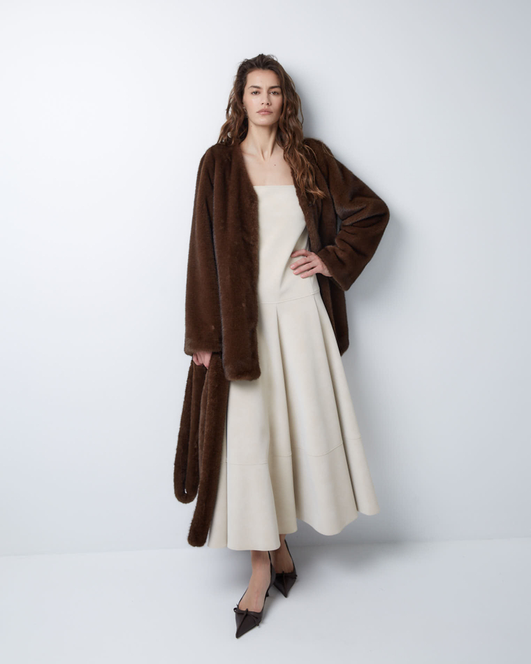 Шуба из искусственного меха норки коричневый