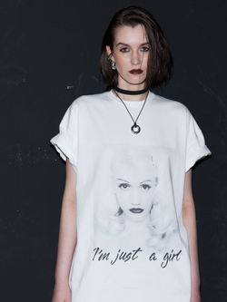 Футболка Just a girl, молочная