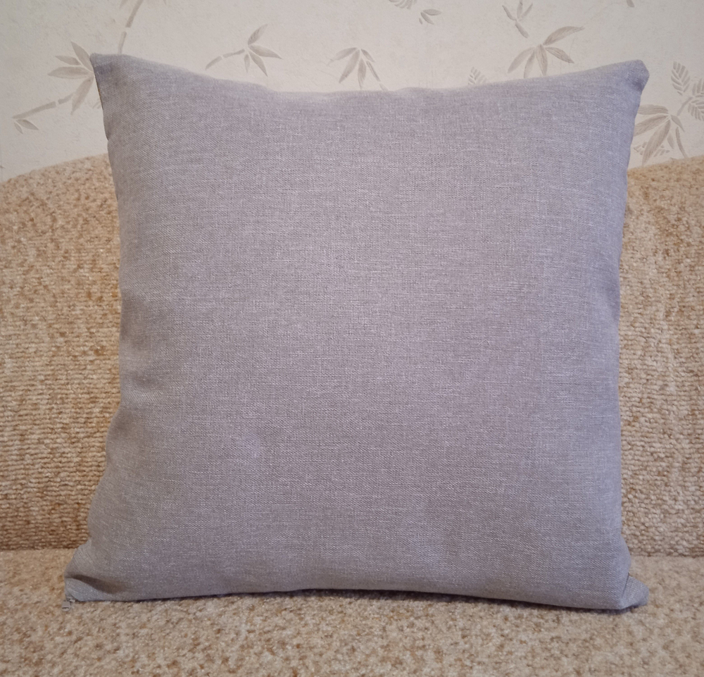 Декоративный гобеленовый чехол Пестрые бабочки 47х47