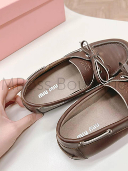 Женские коричневые лоферы Miu Miu