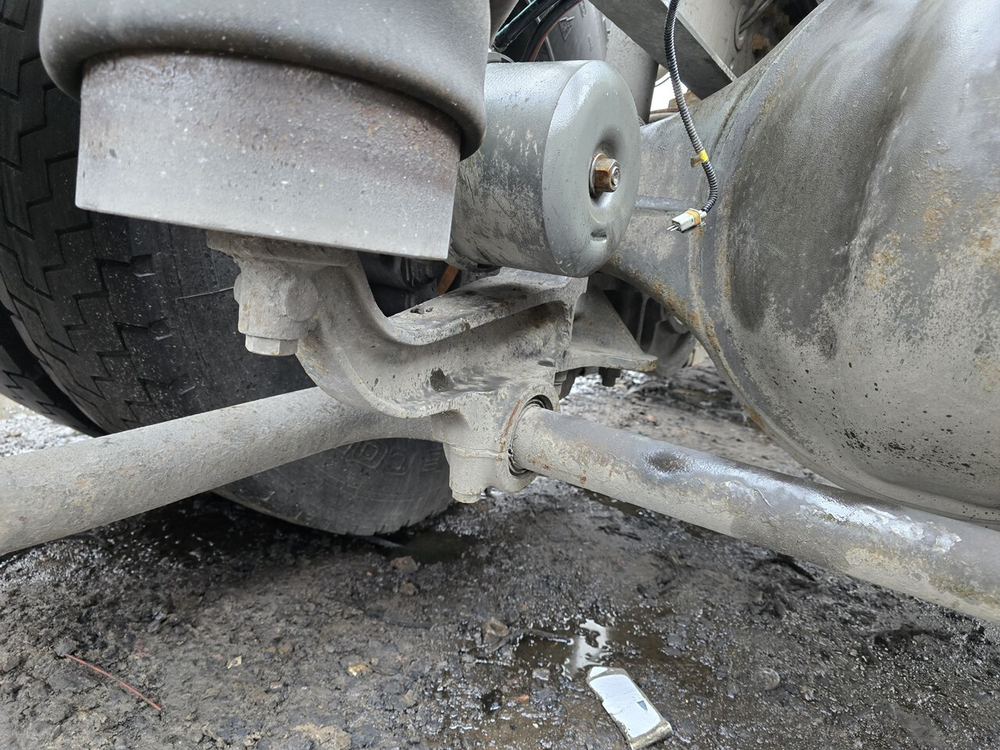 Кронштейн пневморессоры левый 2023г