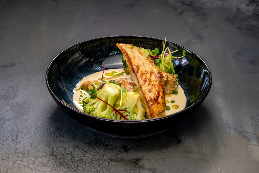 Куриная грудка с брокколи в трюфельном соусе