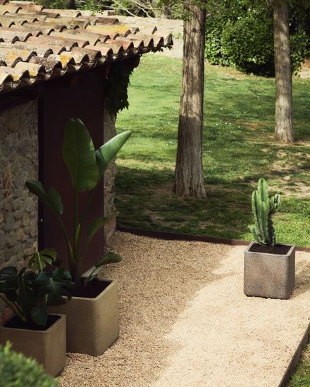 Набор из 2 кашпо Minoa коричневого цвета из песчаника 44 x 44 см