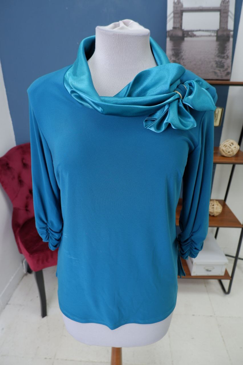 Блузка с атласным бантом 42 размер