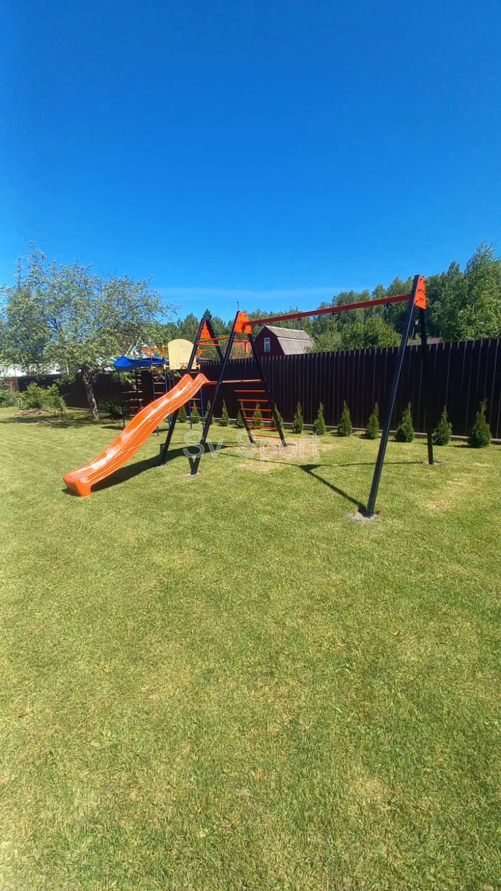 Монтаж уличных качелей Sv Sport с горкой