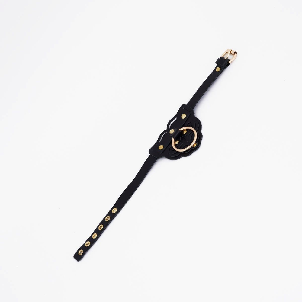 Черный фигурный кожаный ошейник с золотистой фурнитурой