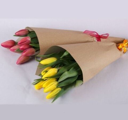 Корпоративный букет из 7 тюльпанов в упаковке (от 4 букетов) (к отгрузке с 1 марта)