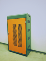 Навесной шкаф c розетками для зарядки 30 планшетов