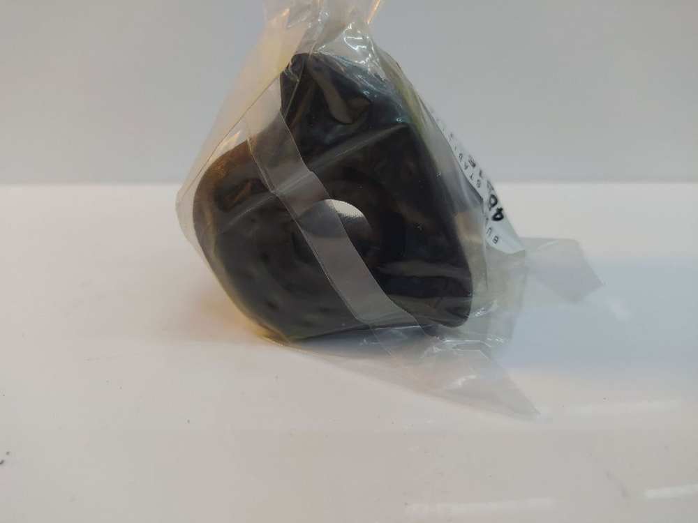 Втулка стабилизатора переднего левая 4881512370 Toyota Auris, Corolla