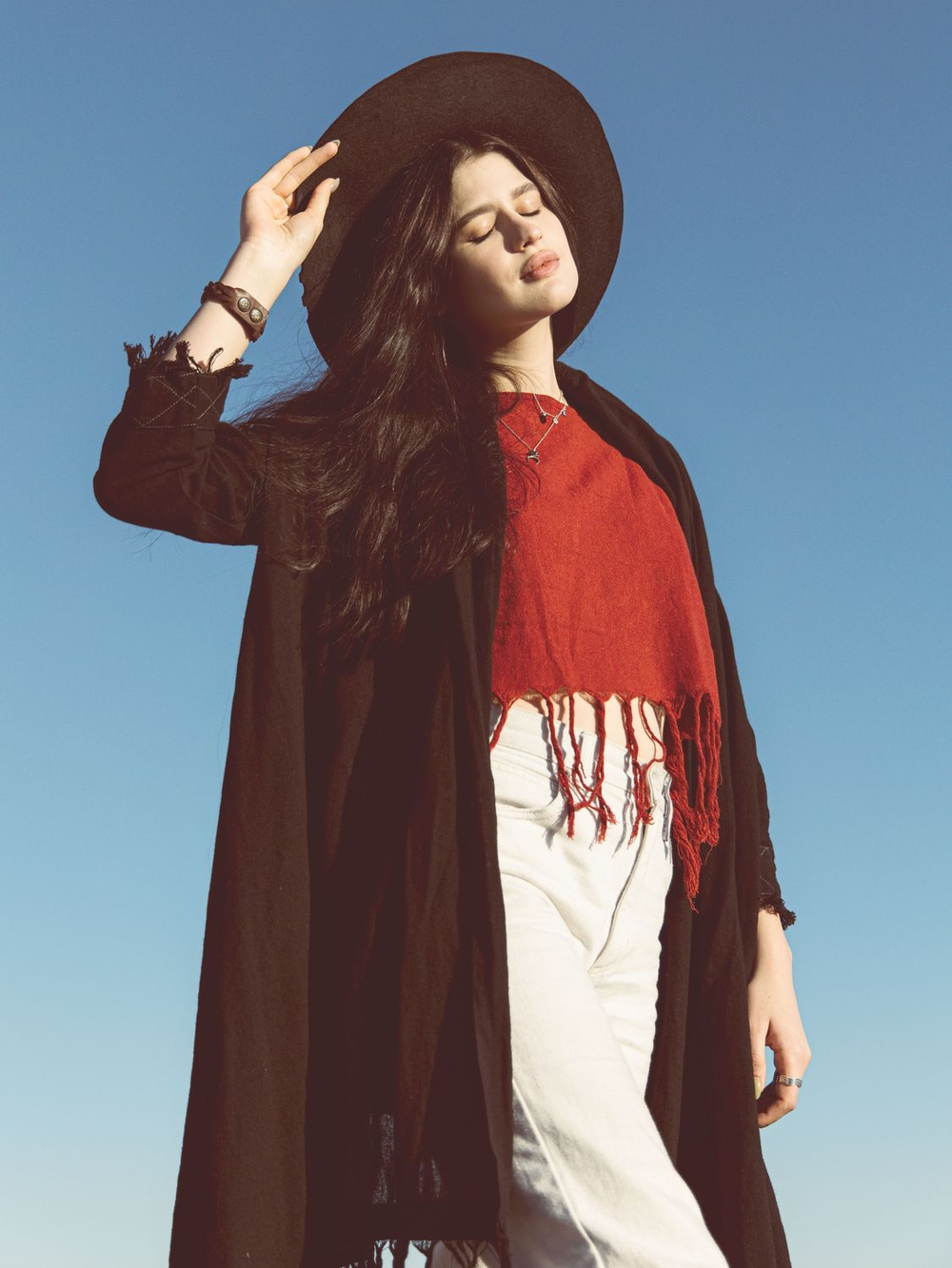 Накидка с бахромой Chintamani короткая (черная)