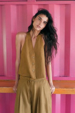 ZARA ШИРОКИЕ БРЮКИ С ЗАЩИПАМИ, ОХРА