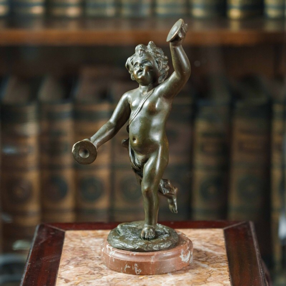 Бронзовая скульптура «Амур, играющий на цимбалах»