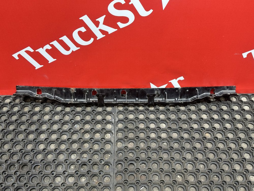 Кронштейн бампера верхний