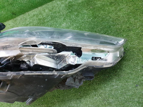 Битая Фара правая Genesis G70 (2017-2021) LED