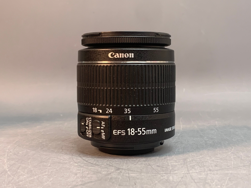 Canon 650D kit 18-55mm IS II 2.200 кадров