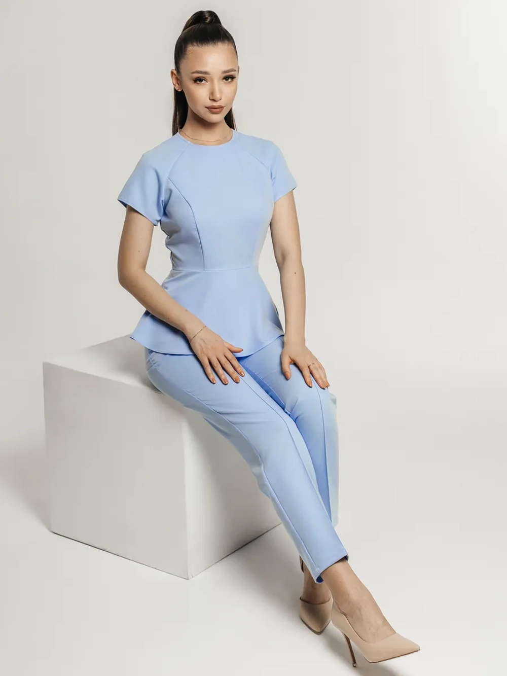 Блузка медицинская с баской голубая стрейч