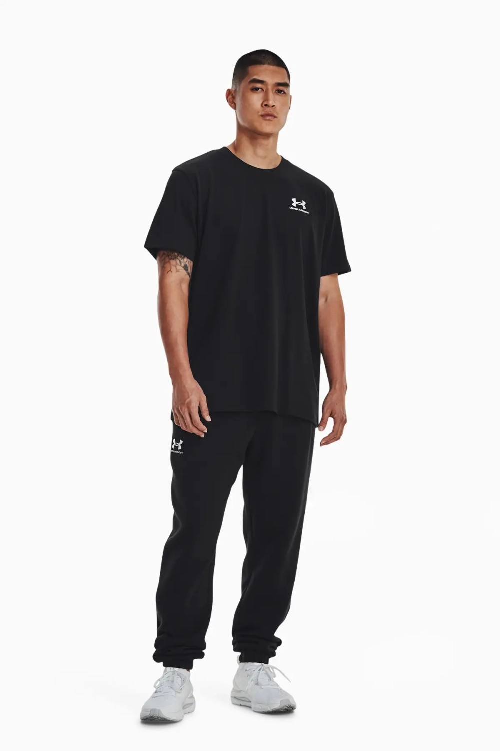 ФУТБОЛКА Under Armour Embroidered Logo - черный