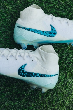 Бутсы Nike Phantom Luna 2 Elite FG - белый
