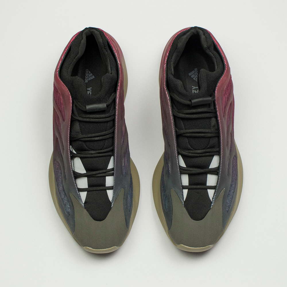 Кроссовки Adidas Yeezy Boost 700 v3 Wmns Fade Carbon