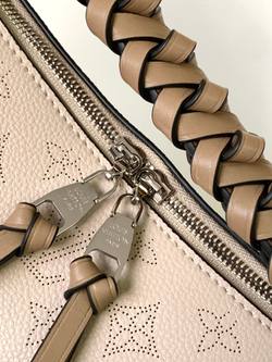 Louis Vuitton Beaubourg Hobo MM