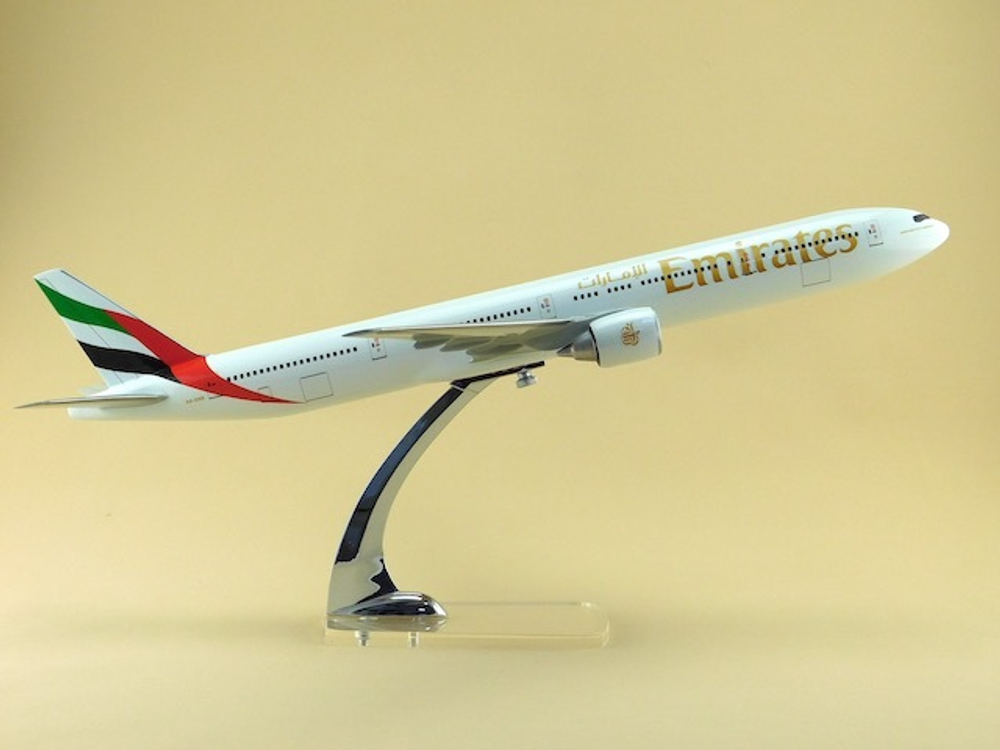 Модель самолета Boeing 777-300ER (М1:144, Emirates)