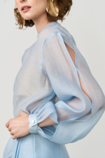 Блуза с разрезами