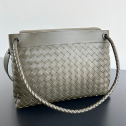 Bottega Veneta Medium Andiamo Messenger 37 cm