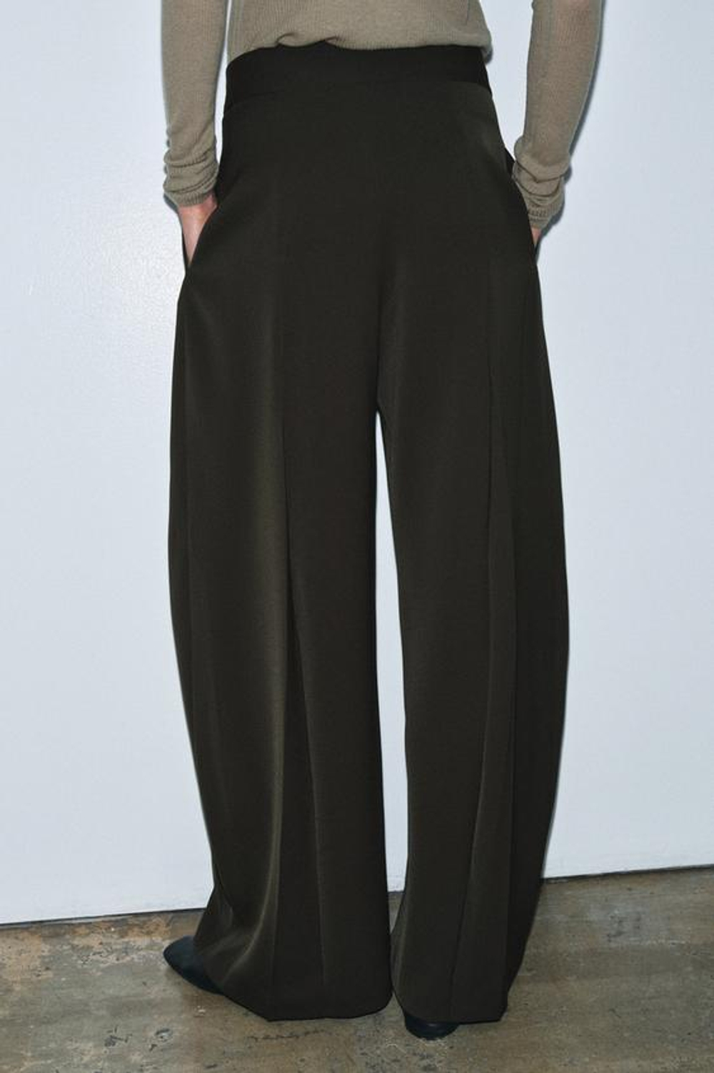 ZARA БРЮКИ WIDE LEG С ЗАЩИПАМИ — ZW COLLECTION, ЗЕЛЕНЫЙ