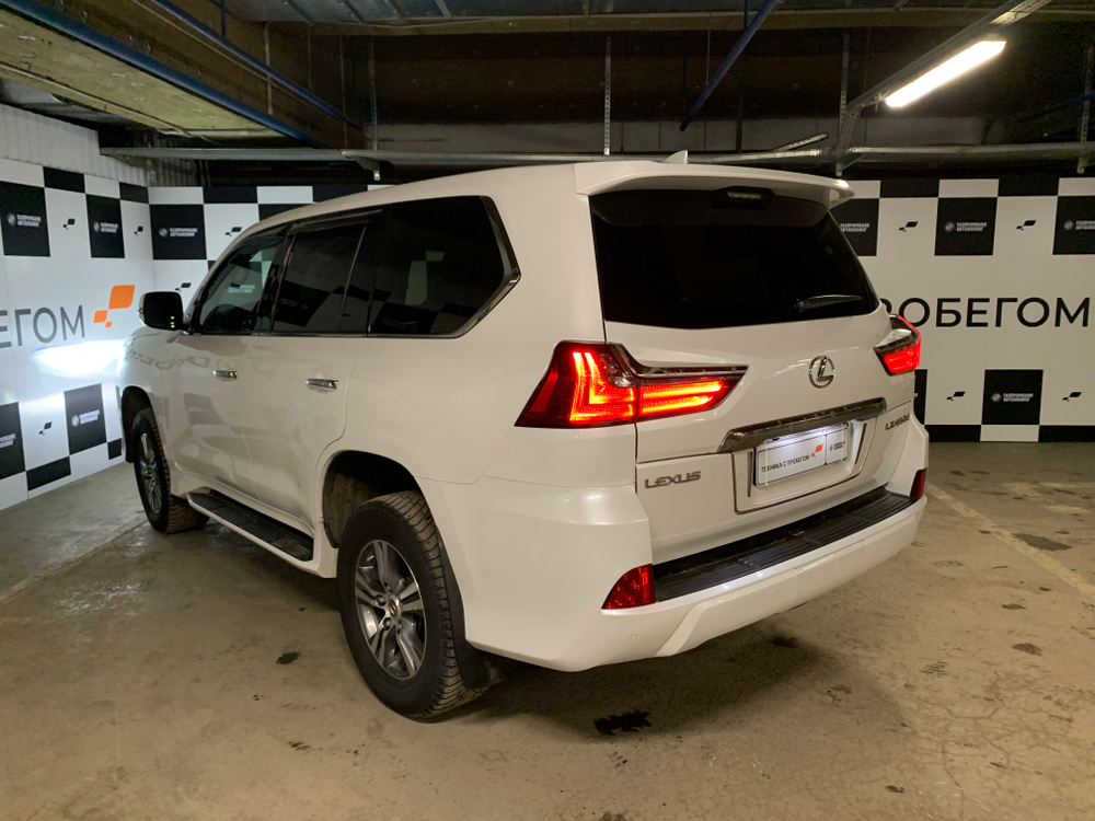 Lexus LX450D Executive 2