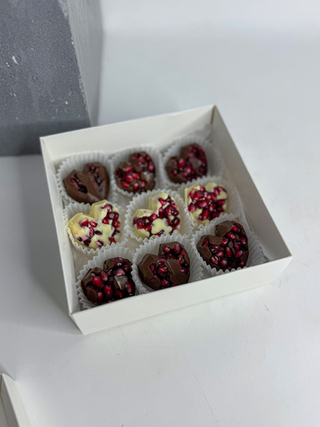 Гранат в шоколаде "Happy V"