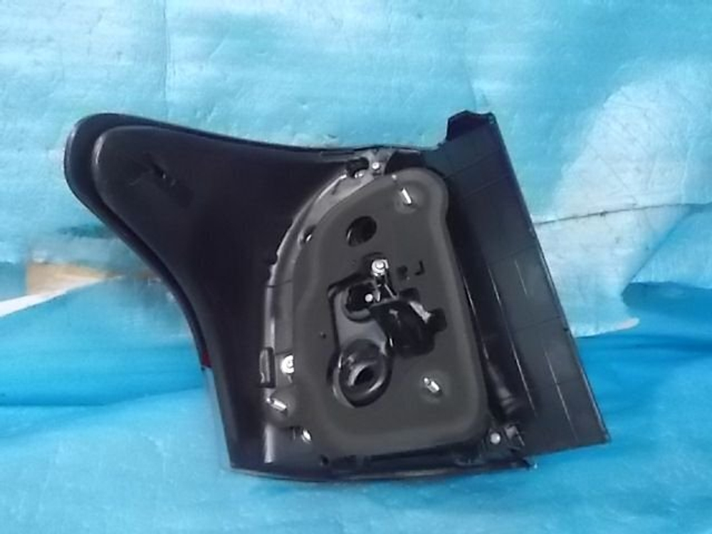 стоп правый Toyota Corolla Fielder NZE161 164 NKE165 13-106