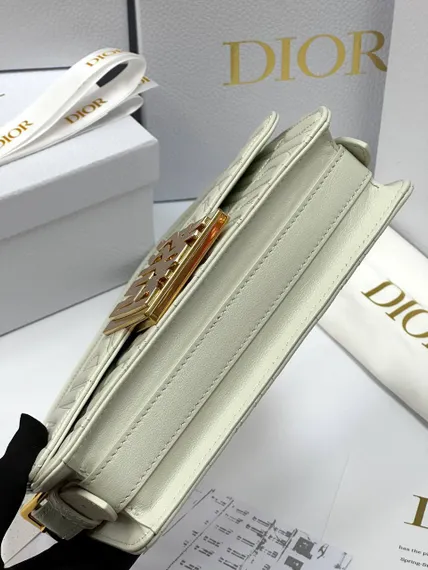 Сумка с клапаном Miss Dior белый