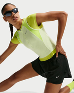Nike Flow Женские сетчатые шорты для бега Dri-FIT 2 в 1 - NIKE