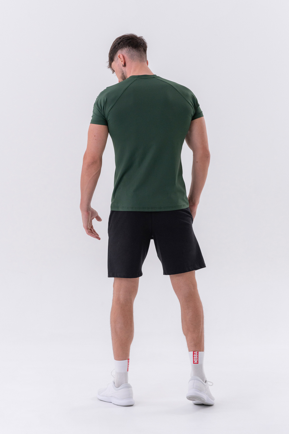 Мужская футболка Nebbia Sporty Fit T-shirt “Essentials” 326 D.green