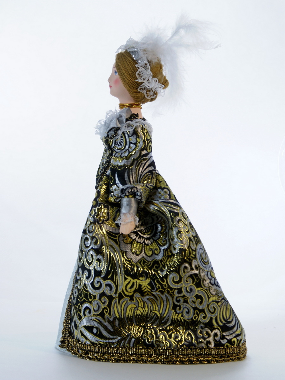 Кукла коллекционная Дама в придворном платье.