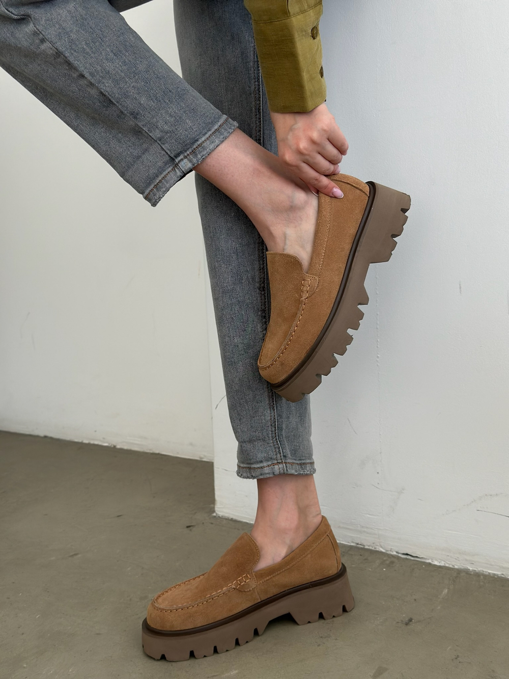 Лоферы из натуральной замши