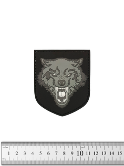 Шеврон Волк PVC. Серый на чёрном фоне