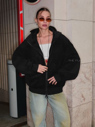 Черная флисовая куртка-худи